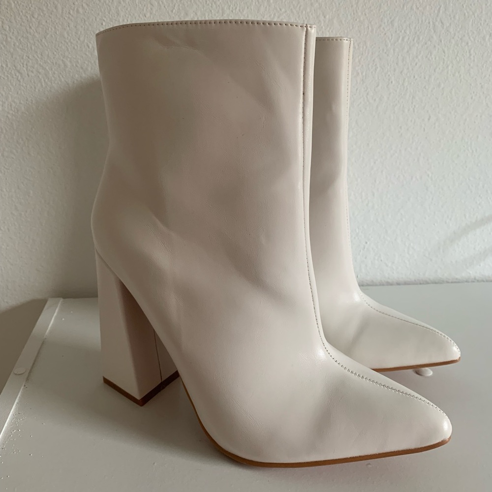 Brand New Boohoo White Heeled Boots